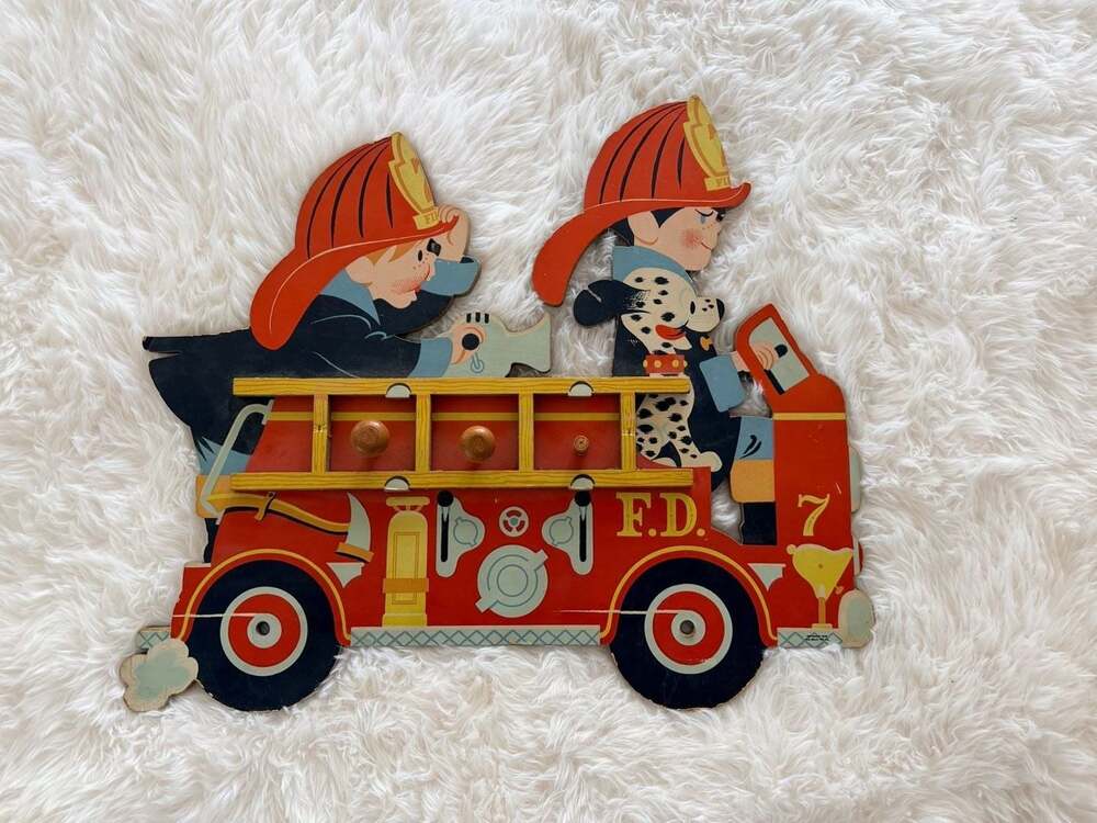 MCM Vtg 1965 DOLLY TOY CO XL Wall Plaque Hook Peg Rack FIRETRUCK TIDEE-UP Kid Rm